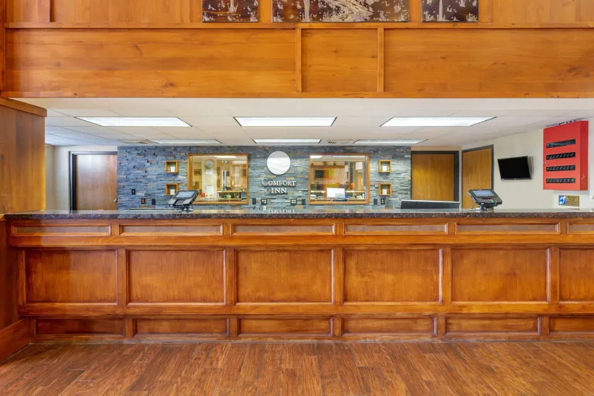 Comfort Inn at Thousand Hills - Image 1