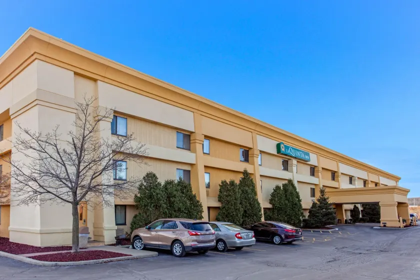 La Quinta Inn by Wyndham Milwaukee Airport / Oak Creek - Image 1