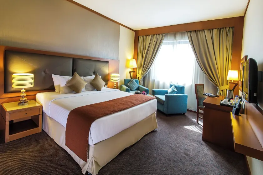 Summit Hotel - Image 1