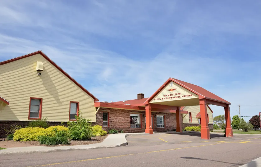 Slemon Park Hotel & Conference Centre - Image 1