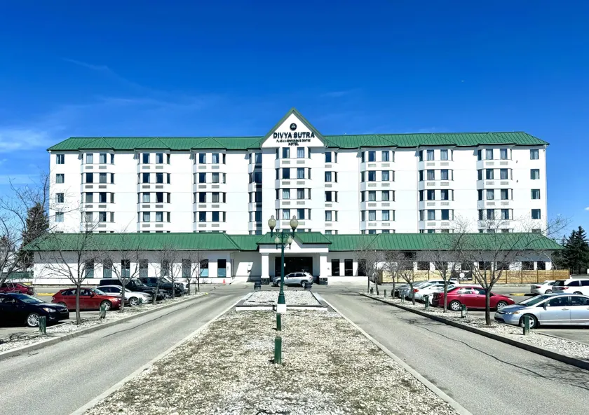 Divya Sutra Plaza and Conference Centre Calgary Airport - Image 1
