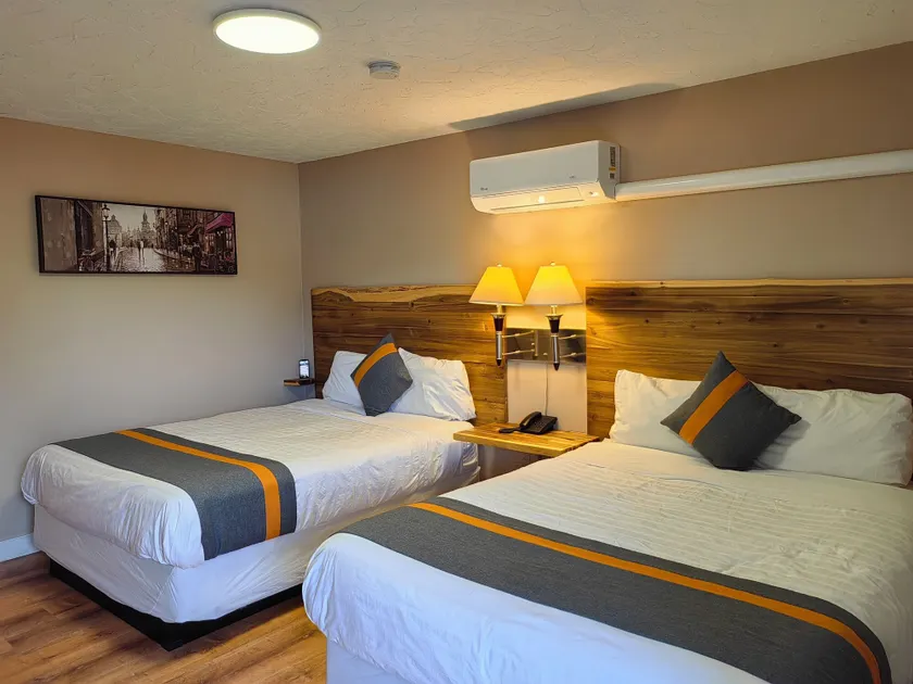 Harbour Light Motel - Image 1
