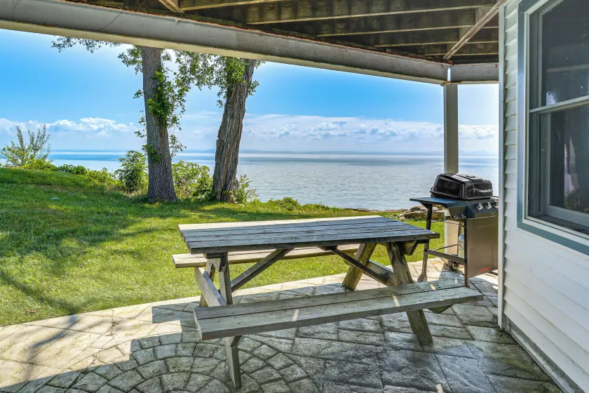 Lakefront Family Getaway on Willsboro Point! - Image 1