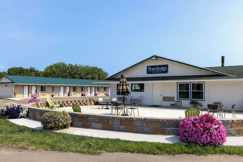 Travelodge by Wyndham Spirit Lake/Okoboji - Image 1