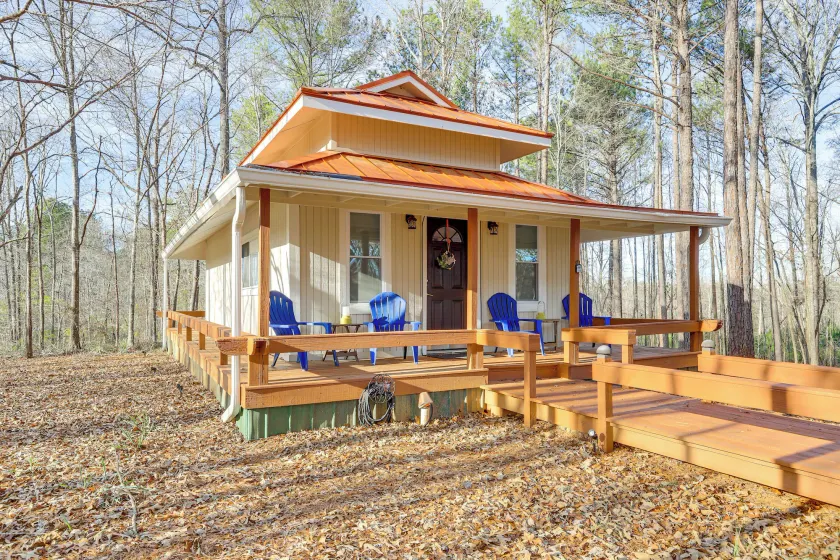 Forest-view Gem in Grantville w/ Wraparound Deck - Image 1