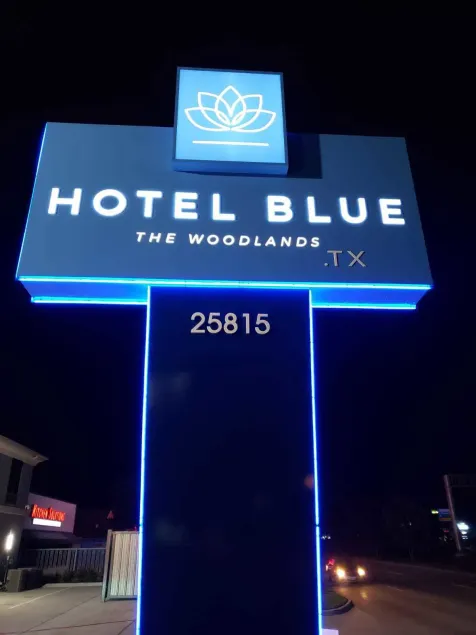 Hotel Blue - Woodlands - Image 1