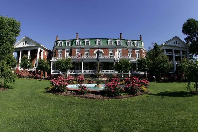 The Martha Washington Inn And Spa - Image 1