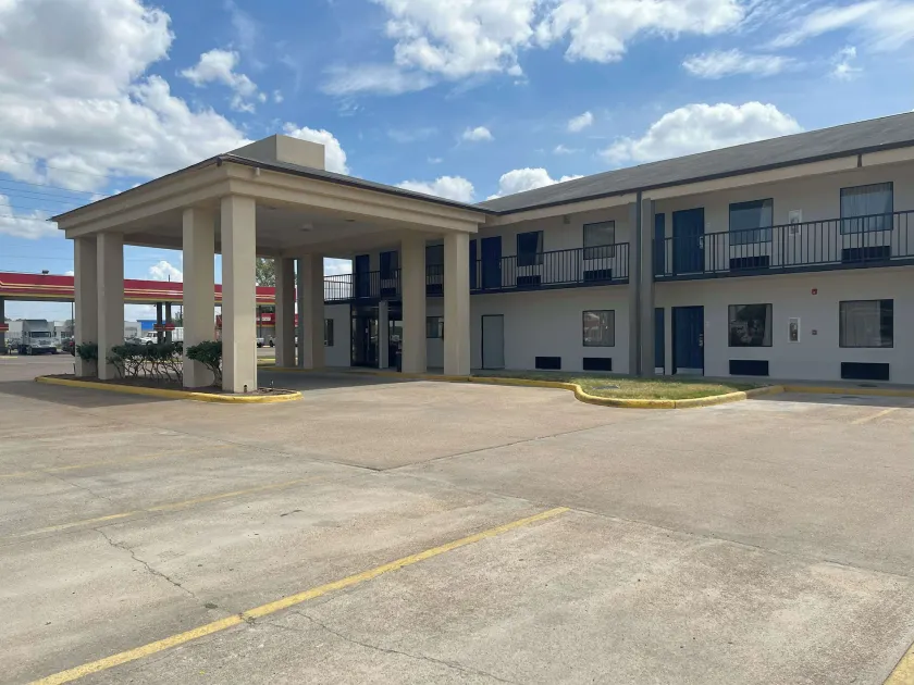 Motel 6 Cleveland, MS – Delta State University - Image 1