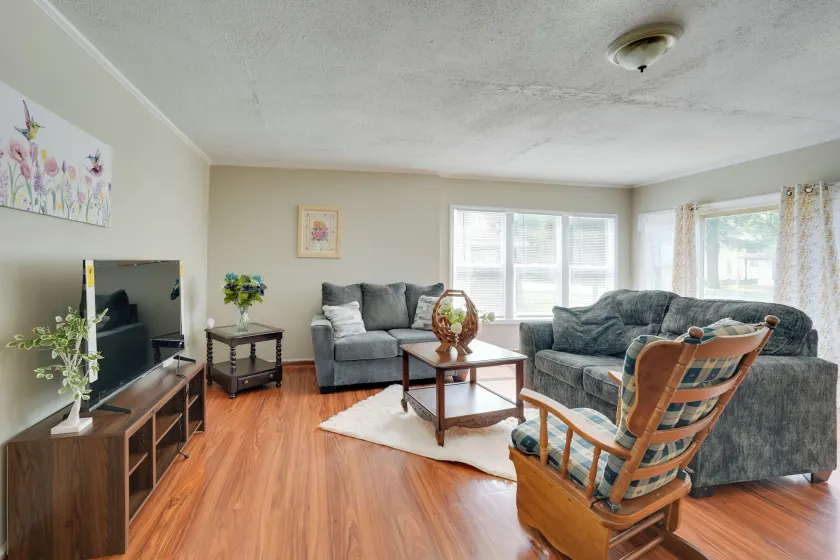 Charming & Convenient Home in Butler - Image 1