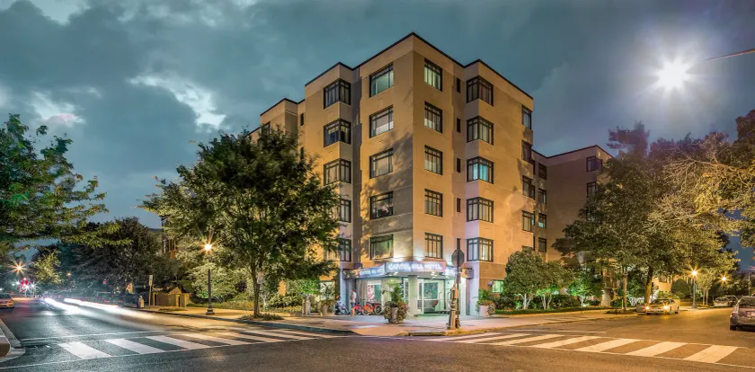 Capitol Hill Hotel - Image 1