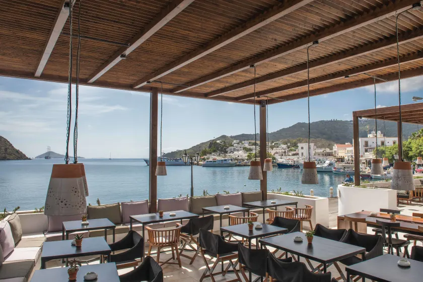CHRIS HOTEL - Image 1