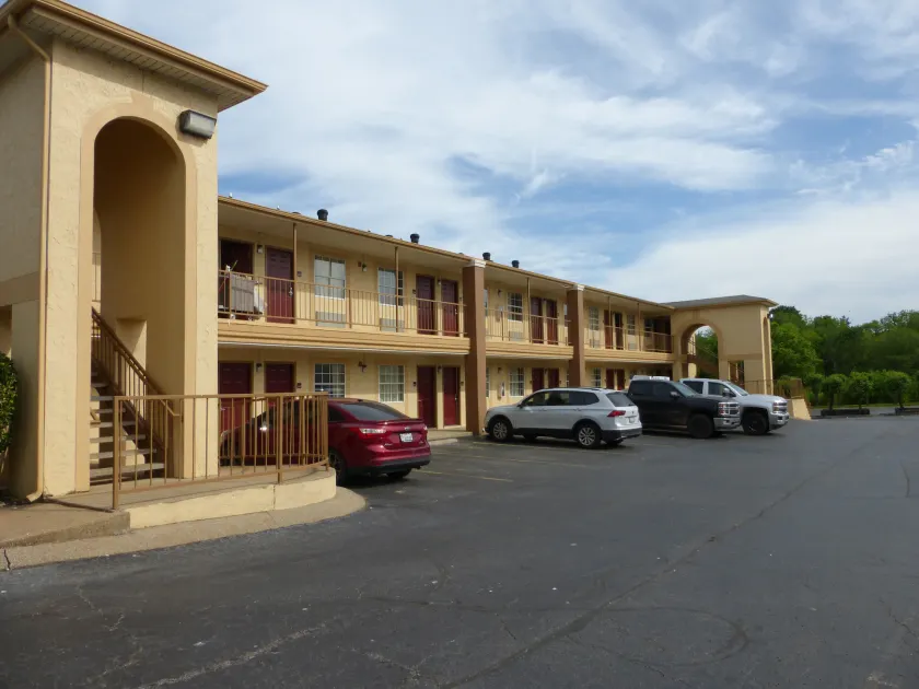Red Roof Inn Columbia, TN - Image 1