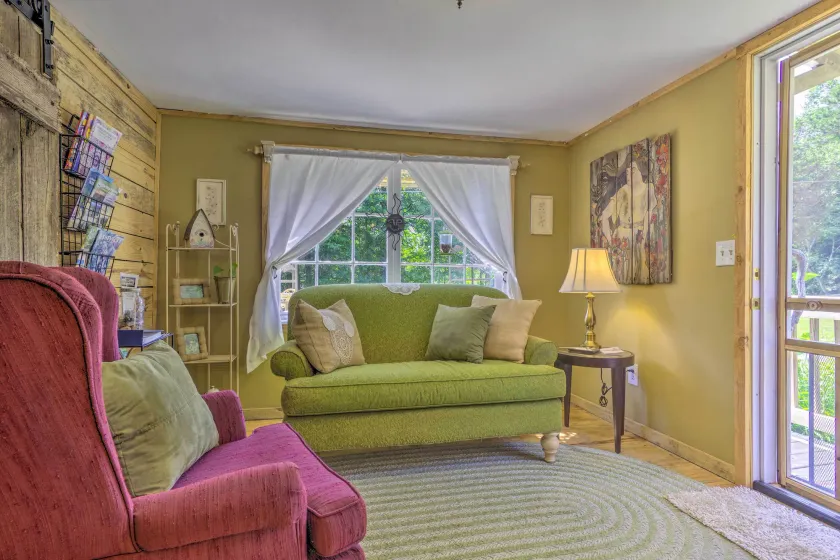 'the Country Cottage in Union Mills w/ Porch! - Innvendig