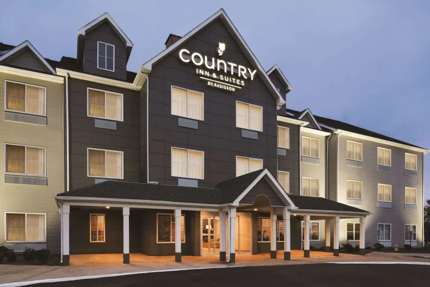 Country Inn & Suites by Radisson, Indianapolis South, IN - Image 1
