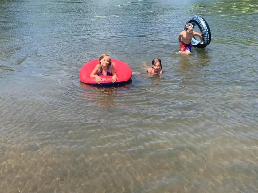 Sunny Acres Resort and Marina - Image 1