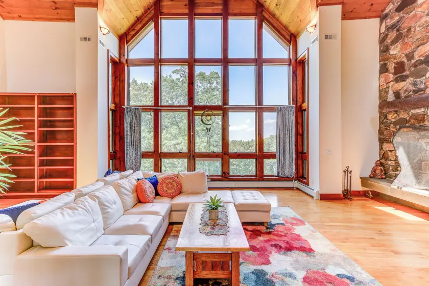 Peaceful Mountian Oasis: Firepit, Hot Tub, Sauna! - Image 1