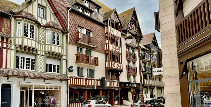 Hôtel Le Trophée - Image 1