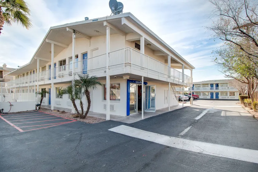 Motel 6-Phoenix, AZ - East - Image 1