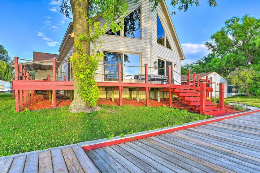 Waterfront Saginaw Bay Retreat w/ Grill & Yard! - Innvendig