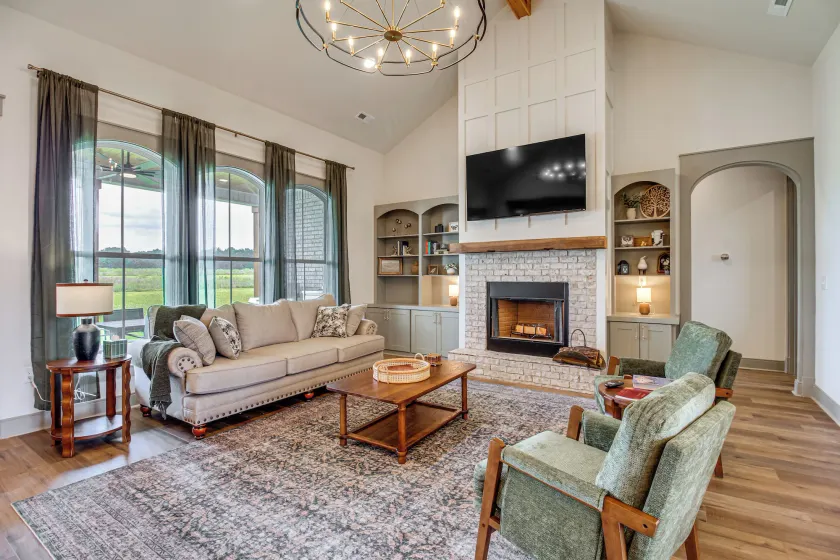 Elevated Designer Home Near Redstone Arsenal - Image 1