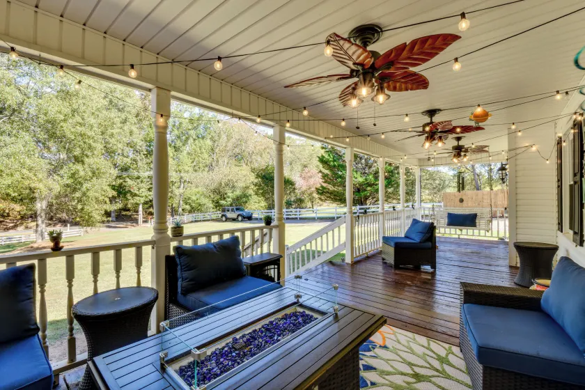 Spacious Anderson Home: Great for Group Retreats - Image 1