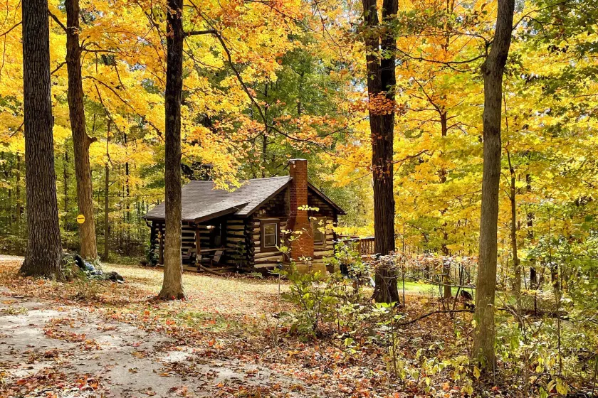 Hot Tub + Deck: Cabin Hideaway in Brown County - Image 1