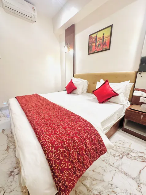 Hotel Stay Inn - Image 1