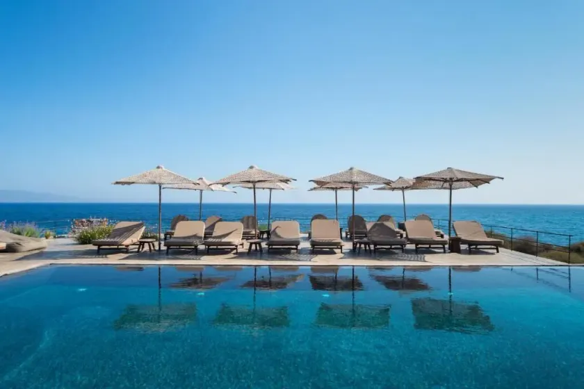 Colombos Beachfront - Image 1