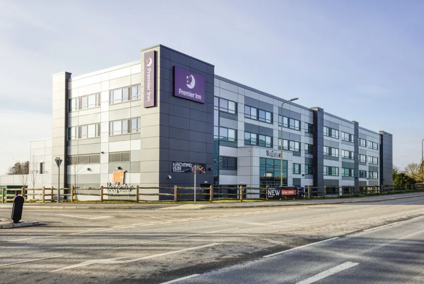 Premier Inn Oxford Kidlington - Airport - Image 1