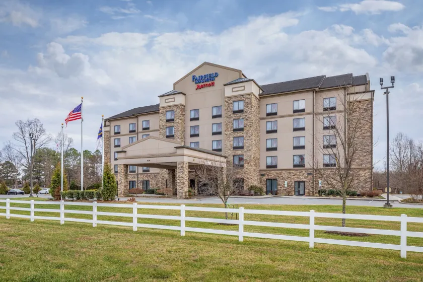 Fairfield Inn Suites Elkin Jonesville - Image 1