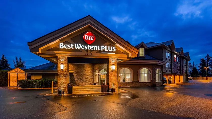 Best Western Plus Regency Inn and Conference Centre - Image 1