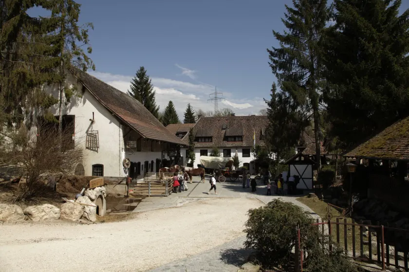 Erlebnisgastronomie Lochmuhle - Image 1