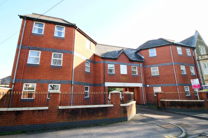 Stay In Cardiff Canton St. John's Court Apartment - Image 1
