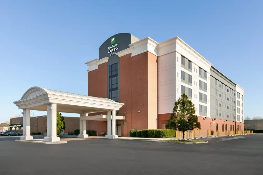 Holiday Inn Express Hotel & Suites Norfolk Airport by IHG - Image 1