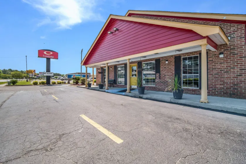 Econo Lodge Santee - Image 1
