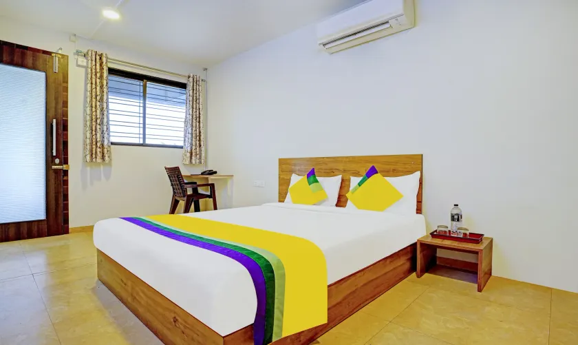 Itsy Hotels Oasis Pride - Image 1