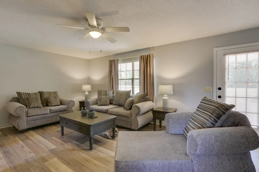 Pet-friendly Slocomb Vacation Rental w/ Sunroom! - Oppholdsområde