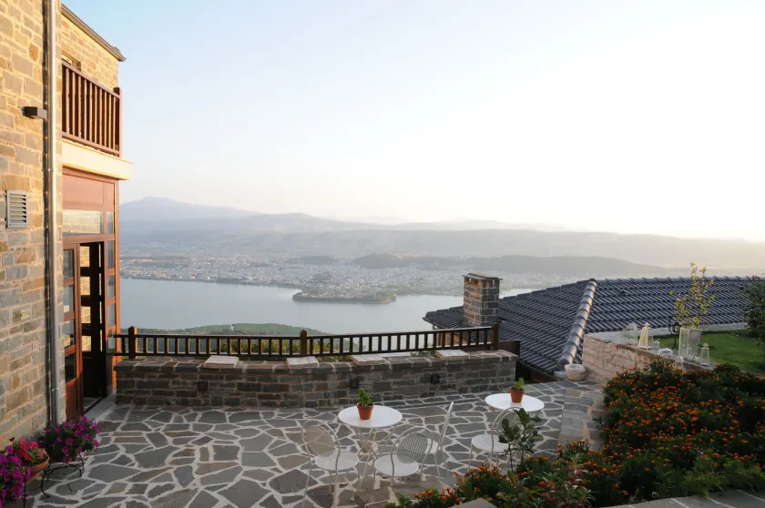 Mir Boutique Hotel - Image 1