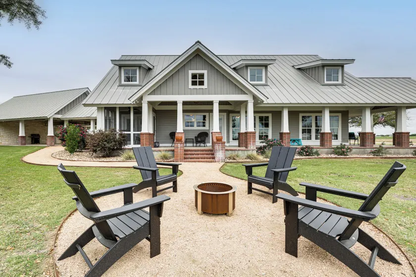 Elevated Farmhouse Getaway in Thorndale - Image 1