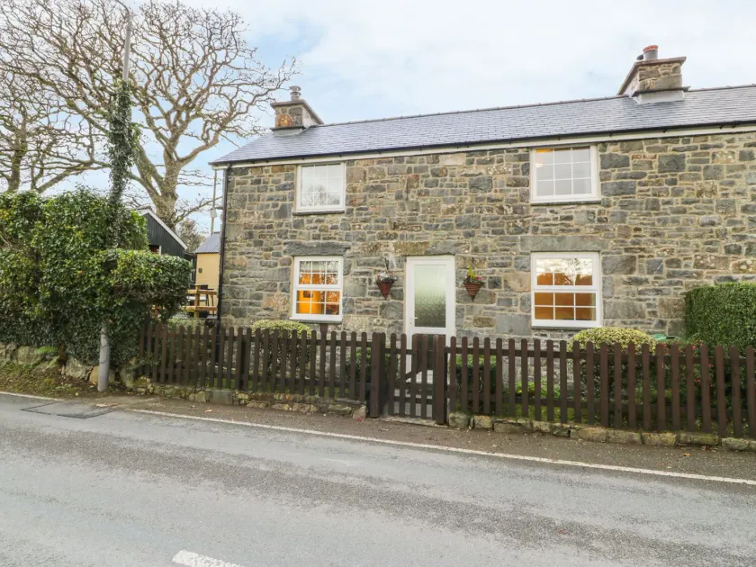 Llwyn Celyn - Image 1