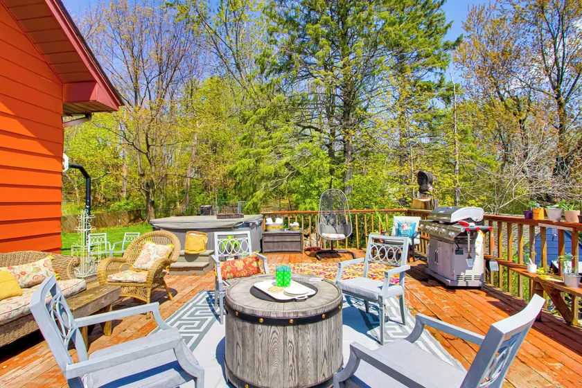 Vintage 1920 home with 5 bedrooms sleeps 6 near UMD and views of Lake Superior - Image 1