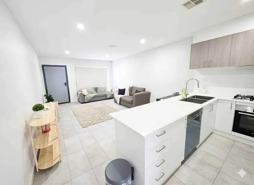 Stylish 2BR Retreat Near UC & Belconnen Mall - Image 1