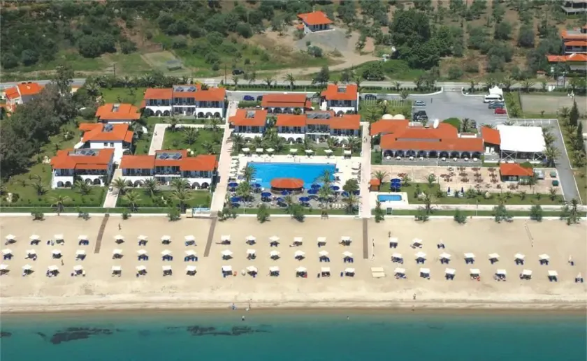 Assa Maris Beach Hotel - Image 1
