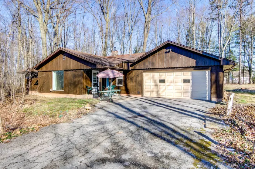 Pet-Friendly Youngstown Cottage w/ Yard - Image 1
