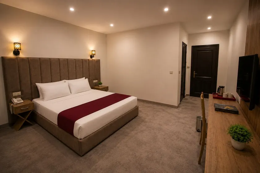Valencia Hotel - Image 1