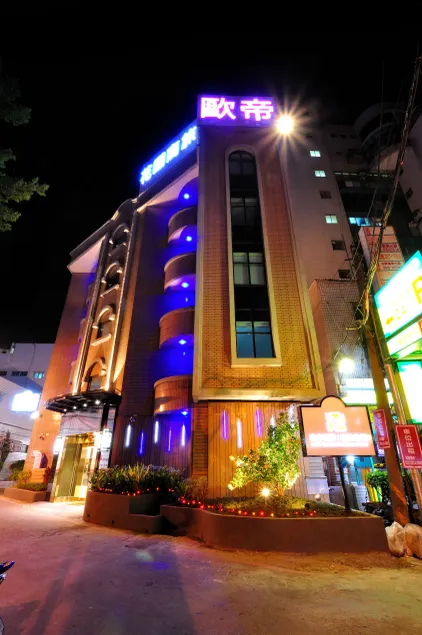 Audi Garden Business Hotel - Image 1
