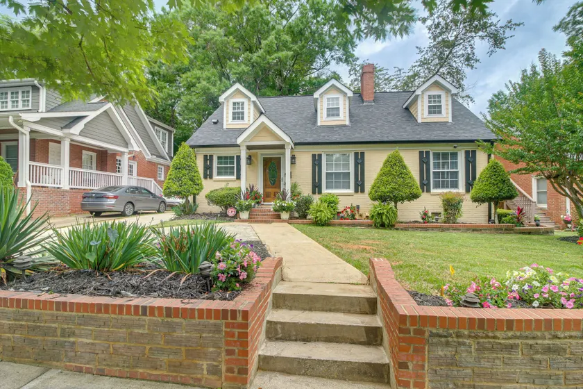 Charlotte Home w/ Yard - Near Spectrum Center! - Image 1