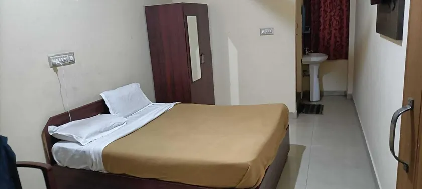 iROOMZ Hotel Vishwa Lodging - Zimmer