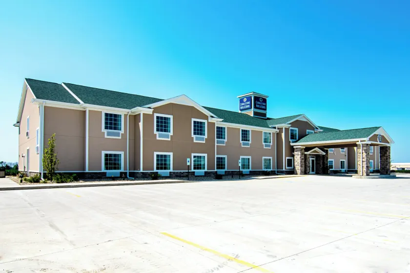 Cobblestone Hotel & Suites - Paxton - Image 1