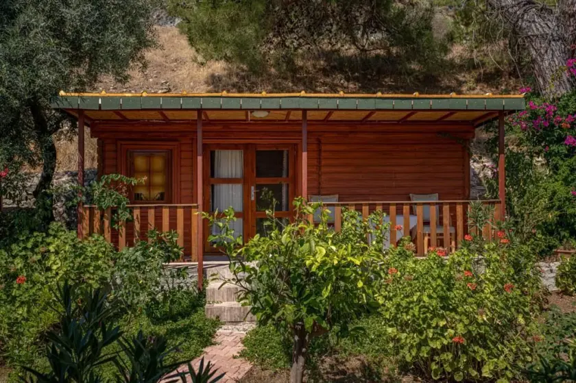 Felicity Hotel & Bungalows - Image 1